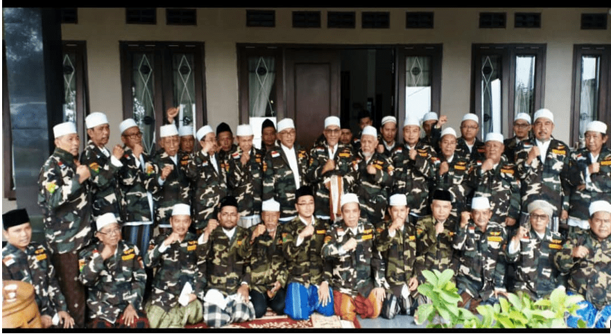 Pakai Baju Banser 45 Ulama Sepuh dan Pengasuh Ponpes Se-Pasuruan Dukung Jokowi-Ma'ruf
