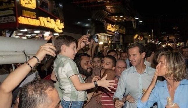 Warga Antusias Sambut Assad dan Keluarga Saat Blusukan