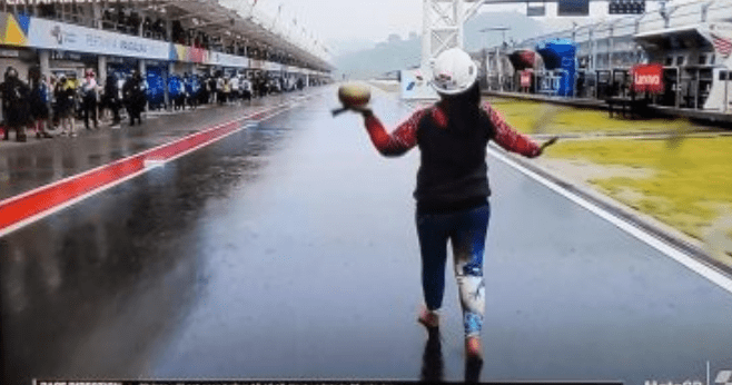 Race MotoGP Mandalika Delay, Pawang Hujan Turun Tangan